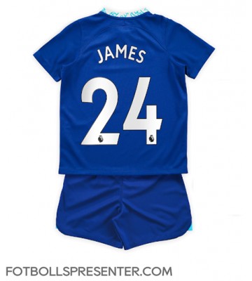 Chelsea Reece James #24 Hemmatröja Barn 2022-23 Kortärmad (+ korta byxor)